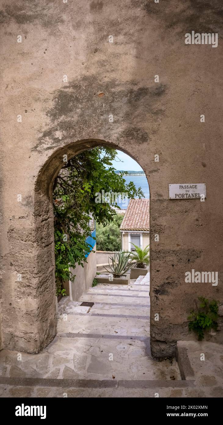 Passage de Portanel à Bages. La commune est située dans le Parc naturel régional Narbonnaise en Méditerranée. Banque D'Images