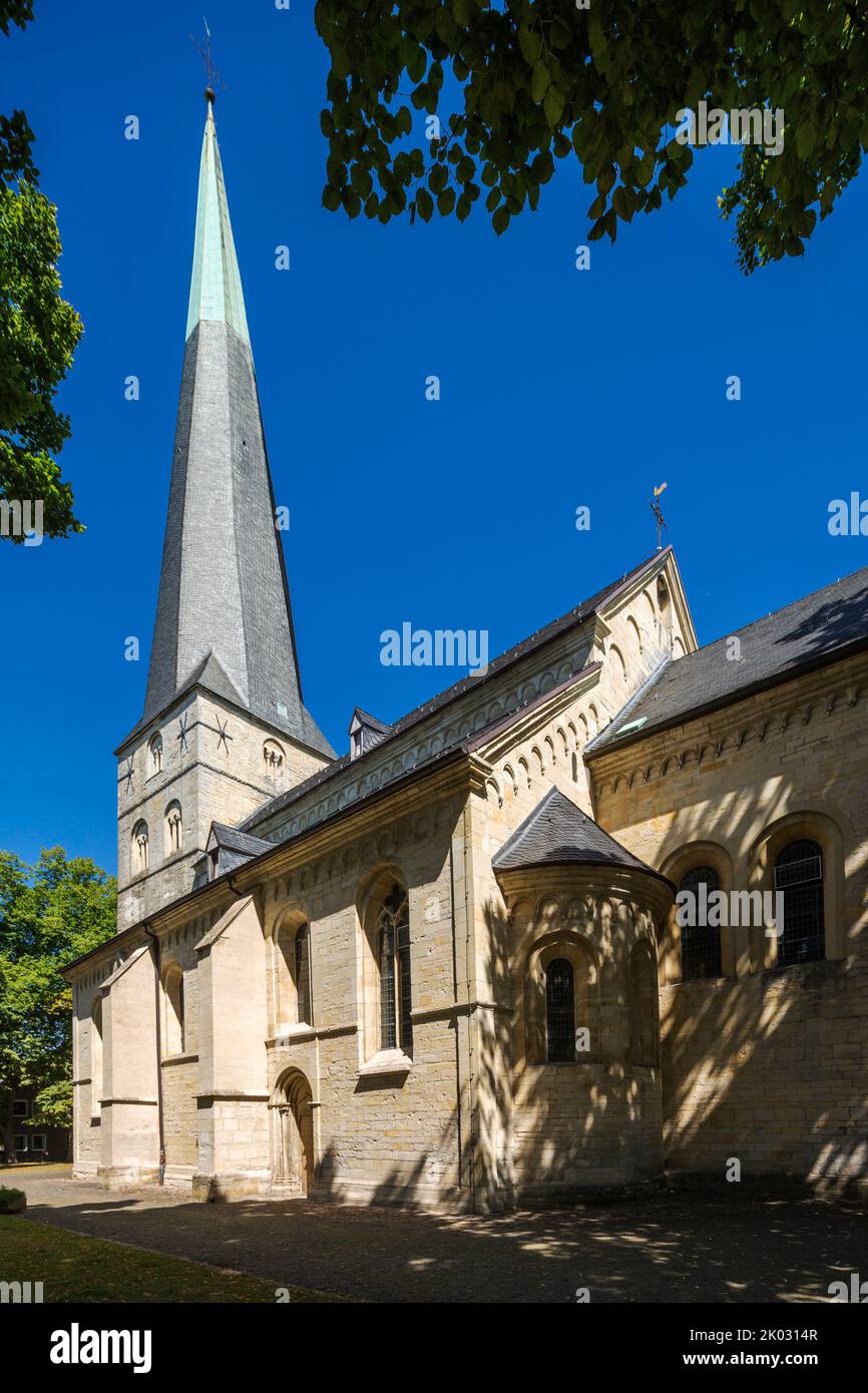 Allemagne, Billerbeck, Berkel, Baumberge, Muensterland, Westphalie, Rhénanie-du-Nord-Westphalie, église paroissiale catholique de Saint-Jean-Baptiste sur Johanniskirchplatz, église de Johannes, église de ville, ancienne église d'archevêché, Roman, gothique Banque D'Images