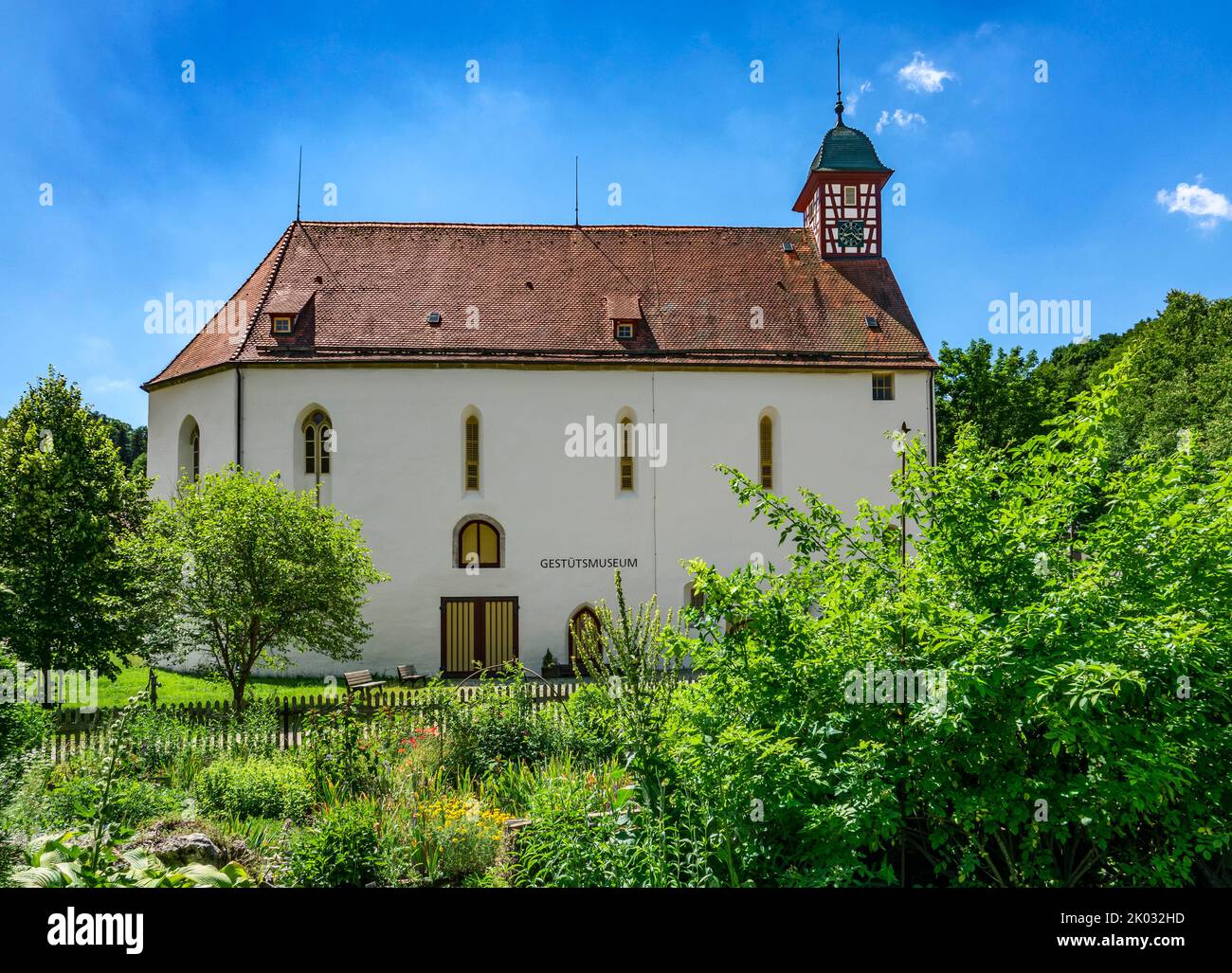 L'ancienne église du monastère dans la banlieue d'Offenhausen de Gomading abrite maintenant le musée du Stud du Marbach main et de l'État Studs. Banque D'Images