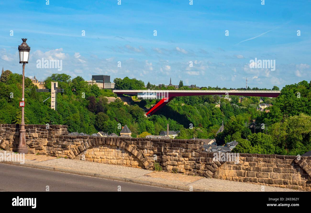 Pfaffenthal et le pont de Charlotte de la Grande Duchesse, ville de Luxembourg, Grand-Duché de Luxembourg, Europe Banque D'Images