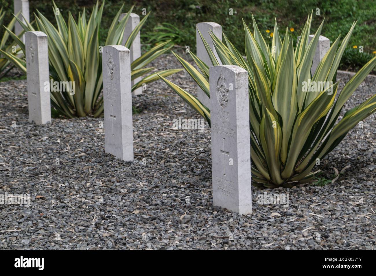 Nakuru, Vallée du Rift, Kenya. 9th septembre 2022. Une vue sur les pierres tombales des tombes de la première et de la deuxième Guerre mondiale du Commonwealth au cimetière du Nord de Nakuru. Selon la Commission des sépultures de guerre du Commonwealth, le cimetière nord de Nakuru contient 27 sépultures du Commonwealth de la première Guerre mondiale et 45 de la Seconde Guerre mondiale. Pendant la Seconde Guerre mondiale, la reine Elizabeth, alors princesse, a servi dans le Service territorial auxiliaire des femmes, la branche féminine de l'Armée britannique. (Image de crédit : © James Wakibia/SOPA Images via ZUMA Press Wire) Banque D'Images