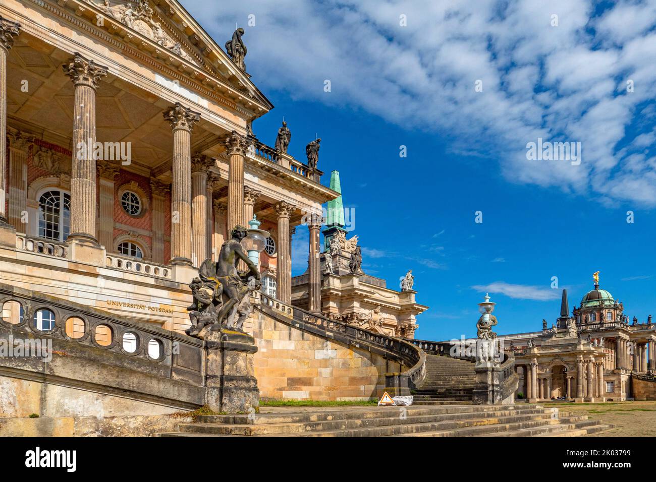 Communs, anciens bâtiments de ferme derrière le Nouveau Palais dans le Parc de Sanssouci, aujourd'hui bâtiments de l'Université de Potsdam, Parc de Sanssouci, Potsdam, Brandebourg, Allemagne Banque D'Images