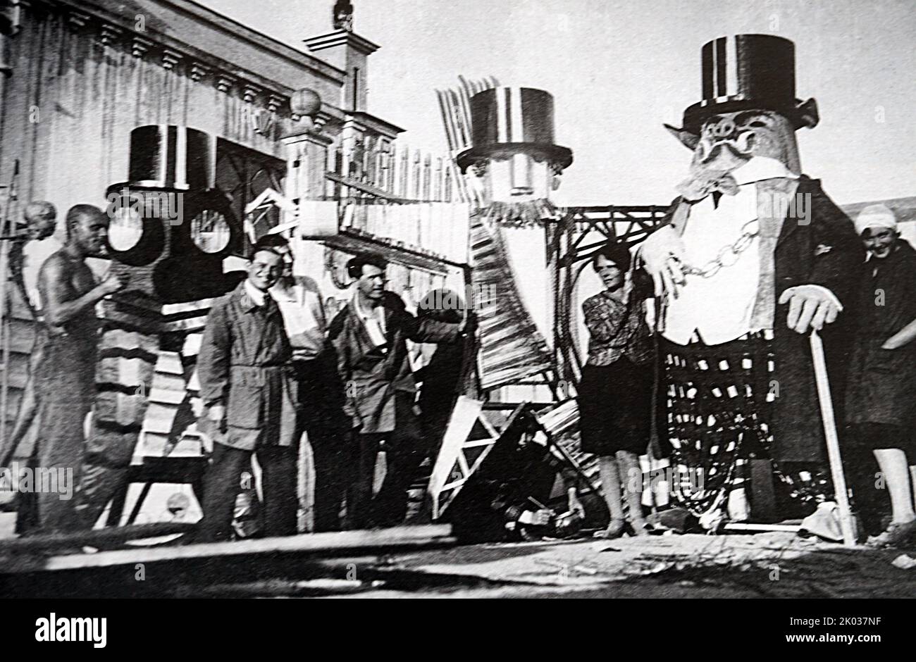 E. I. Heifetz. Figures de capitalistes de la procession de carnaval, Moscou. Banque D'Images