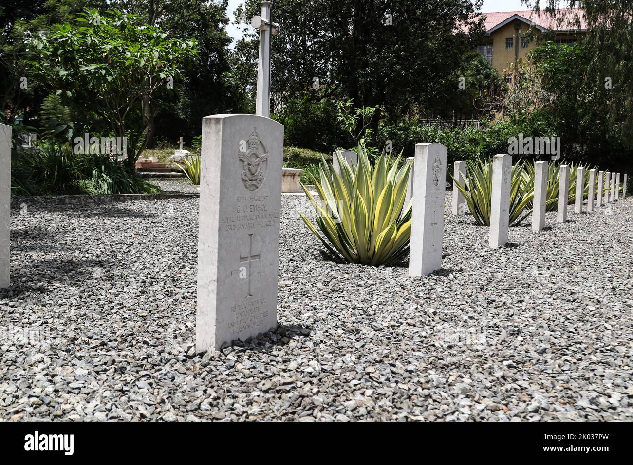 Nakuru, Vallée du Rift, Kenya. 9th septembre 2022. Une vue sur les pierres tombales des tombes de la première et de la deuxième Guerre mondiale du Commonwealth au cimetière du Nord de Nakuru. Selon la Commission des sépultures de guerre du Commonwealth, le cimetière nord de Nakuru contient 27 sépultures du Commonwealth de la première Guerre mondiale et 45 de la Seconde Guerre mondiale. Pendant la Seconde Guerre mondiale, la reine Elizabeth, alors princesse, a servi dans le Service territorial auxiliaire des femmes, la branche féminine de l'Armée britannique. (Image de crédit : © James Wakibia/SOPA Images via ZUMA Press Wire) Banque D'Images