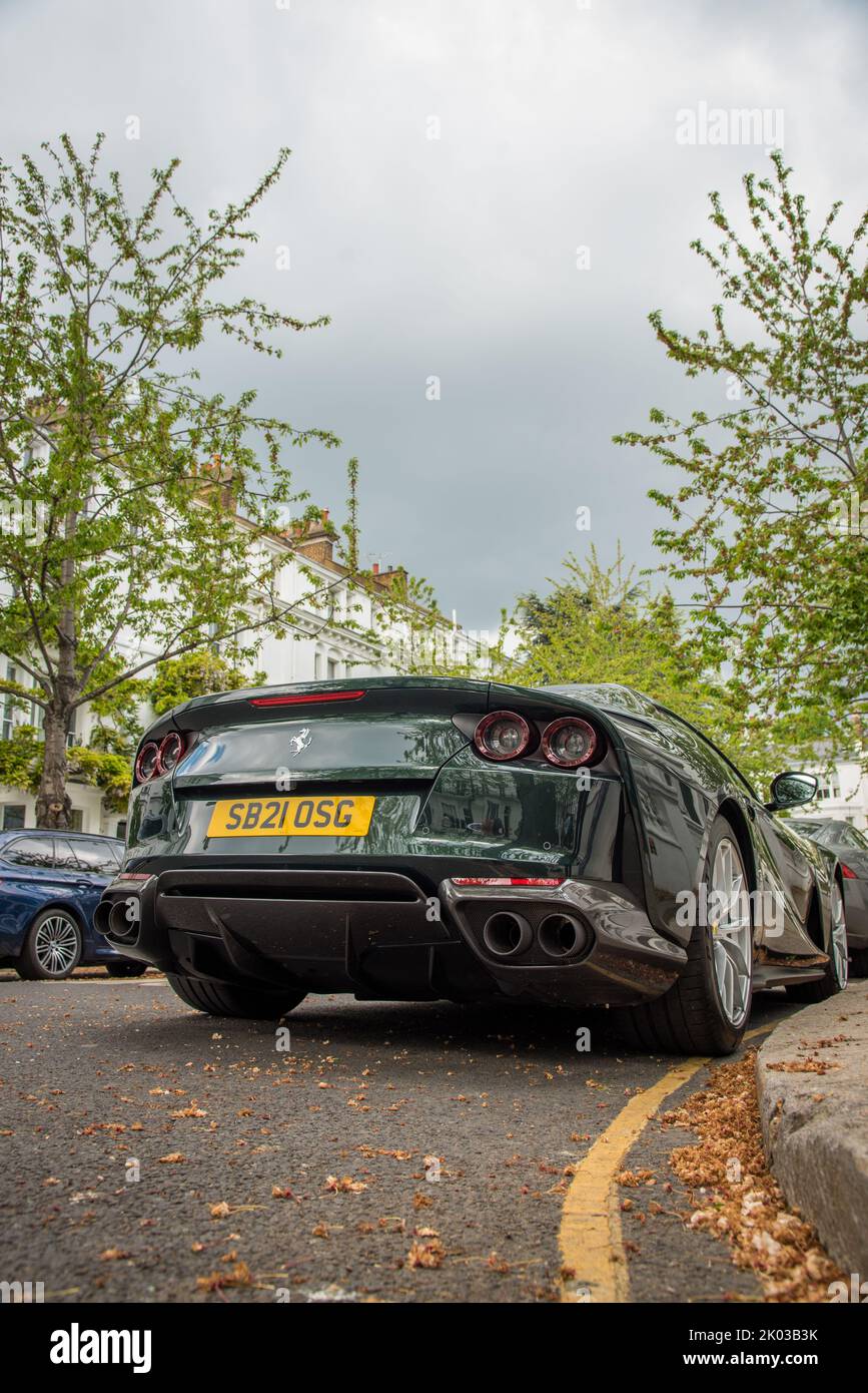 Ferrair 812 GTS parking dans la rue london Banque D'Images