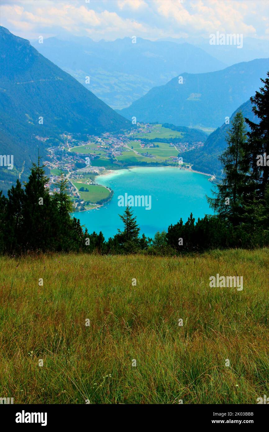Vue sur Achensee, Maurach, pendant la randonnée à Seebergspitze, panorama alpin, Tyrol, Autriche Banque D'Images