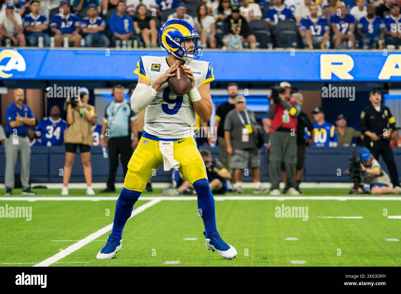 Le quarterback des Rams de Los Angeles Matthew Stafford (9) se lance