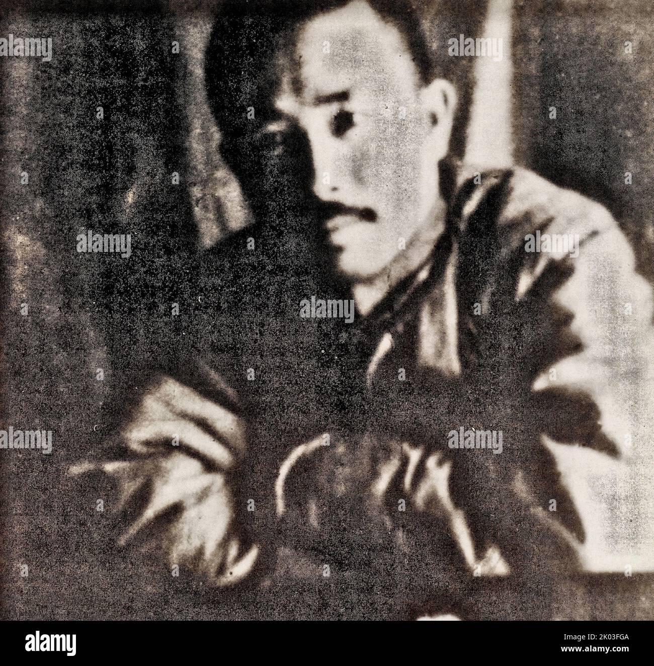 En décembre, après l'incident de Xi'an, Ren Bishi s'est rendu du mont Baoan Yangquan, dans le nord de Shaanxi, à la ville de Yunyang, dans le nord de Xi'an, et a participé à la commande de l'armée rouge pour coopérer activement avec les troupes de Zhang Xueliang et Yang Hucheng, et se préparer à attaquer l'attaque pro-japonaise à Nanjing. C'est Ren Bishi dans la ville de Yunyang. REN Bishi était un chef militaire et politique au début du Parti communiste chinois. Au début de 1930s, Banque D'Images