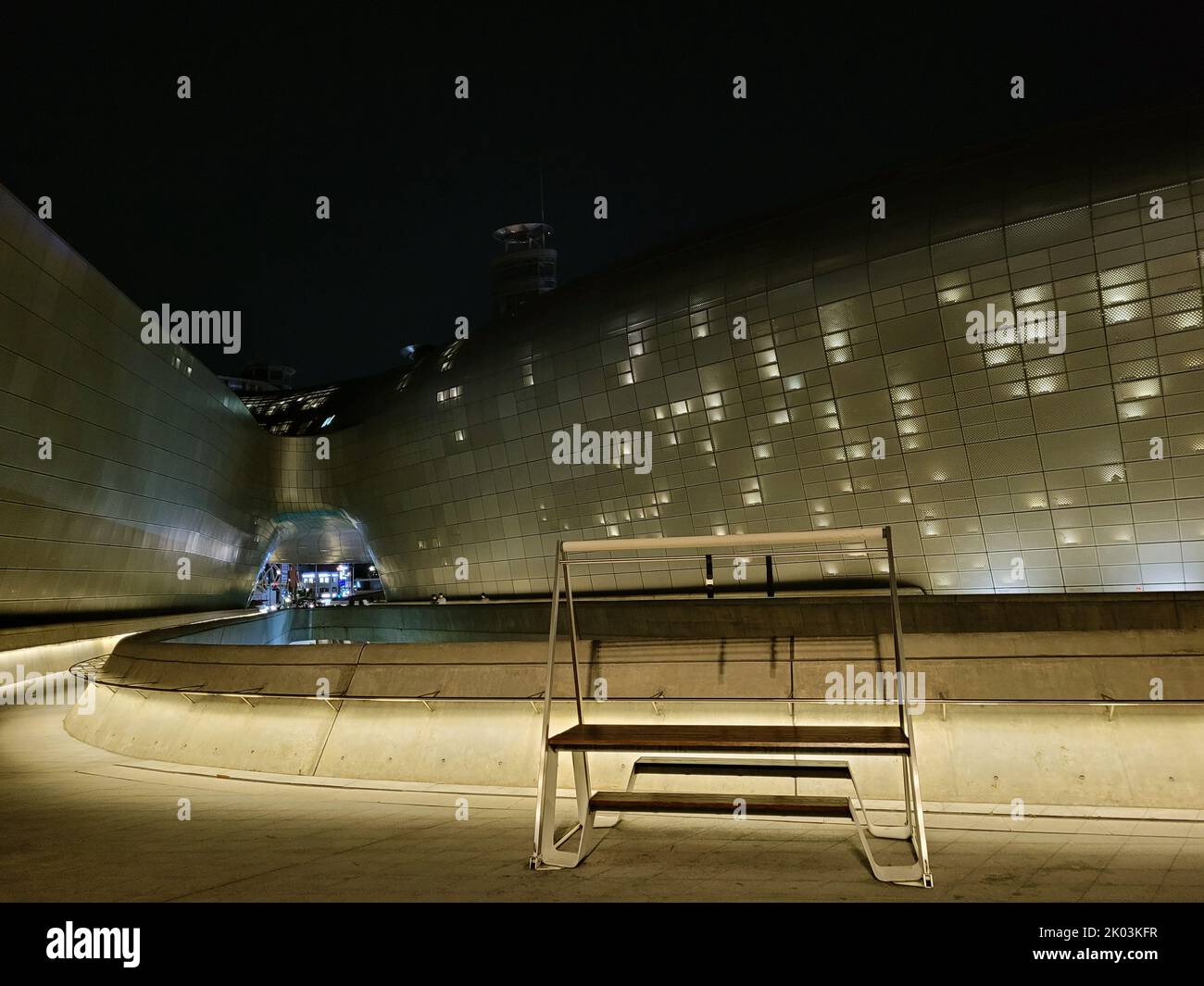 Le Dongdaemun Design Plaza, abrégé DDP, est un important point de ...