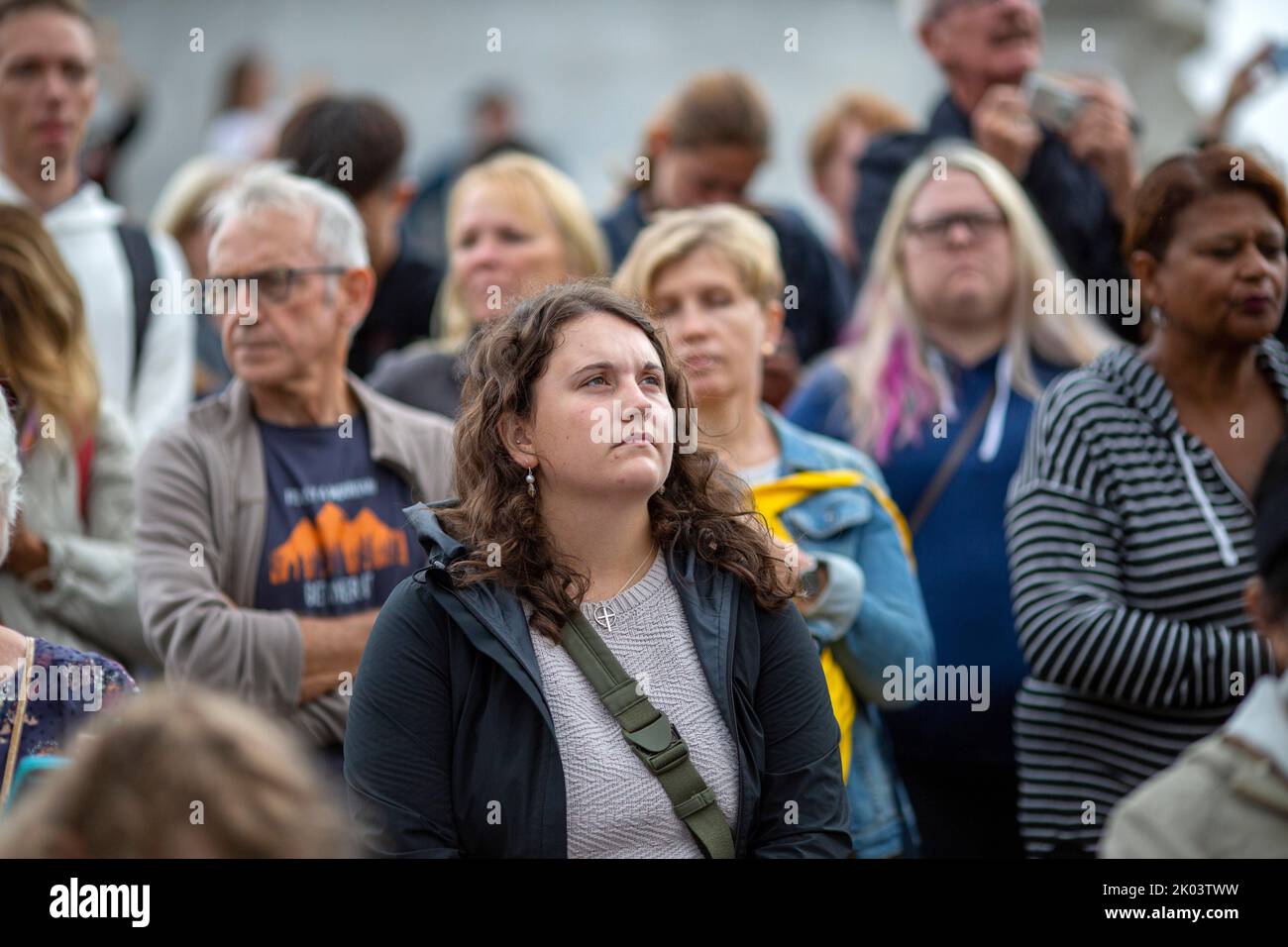 Londres, Royaume-Uni. 9th septembre 2022.les gens se rassemblent devant Buckingham Palace, Londres, après la mort de la reine Elizabeth II jeudi. Photo Horst A. Friedrichs Alamy Live News Banque D'Images