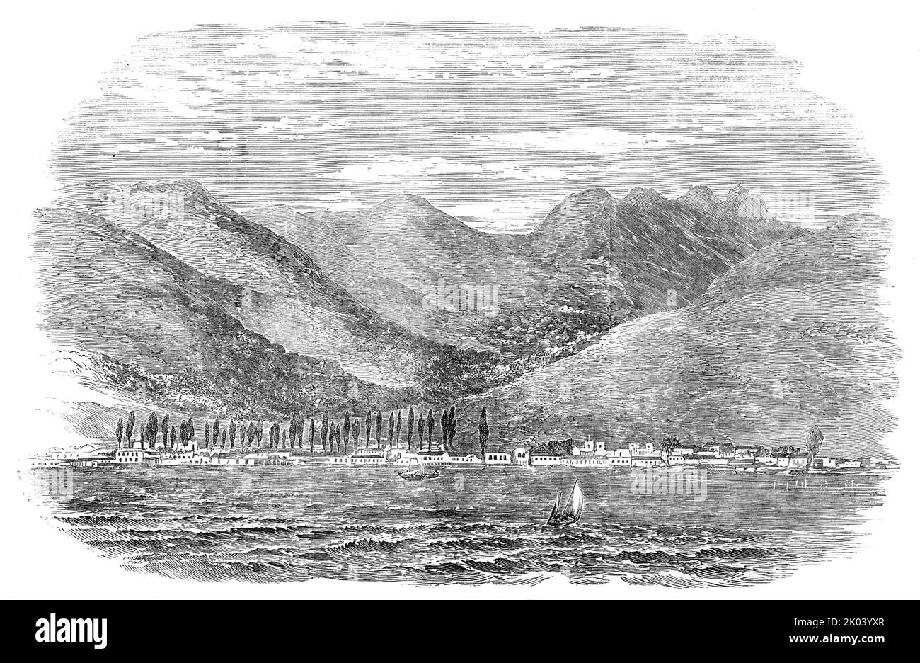 Baie de Ghelendjik, Côte de Circassia, 1854. Guerre de Crimée : ville sur la mer Noire. 'Sketch par Lieut. Montagu O'Reilly, H.M.S. Retribution [montrant] la baie de Ghelendik, avec la ville et les montagnes lointaines... cet endroit a été évacué par les Russes - détruits et soufflés par eux - le 13th mai dernier. De "Illustrated London News", 1854. Banque D'Images