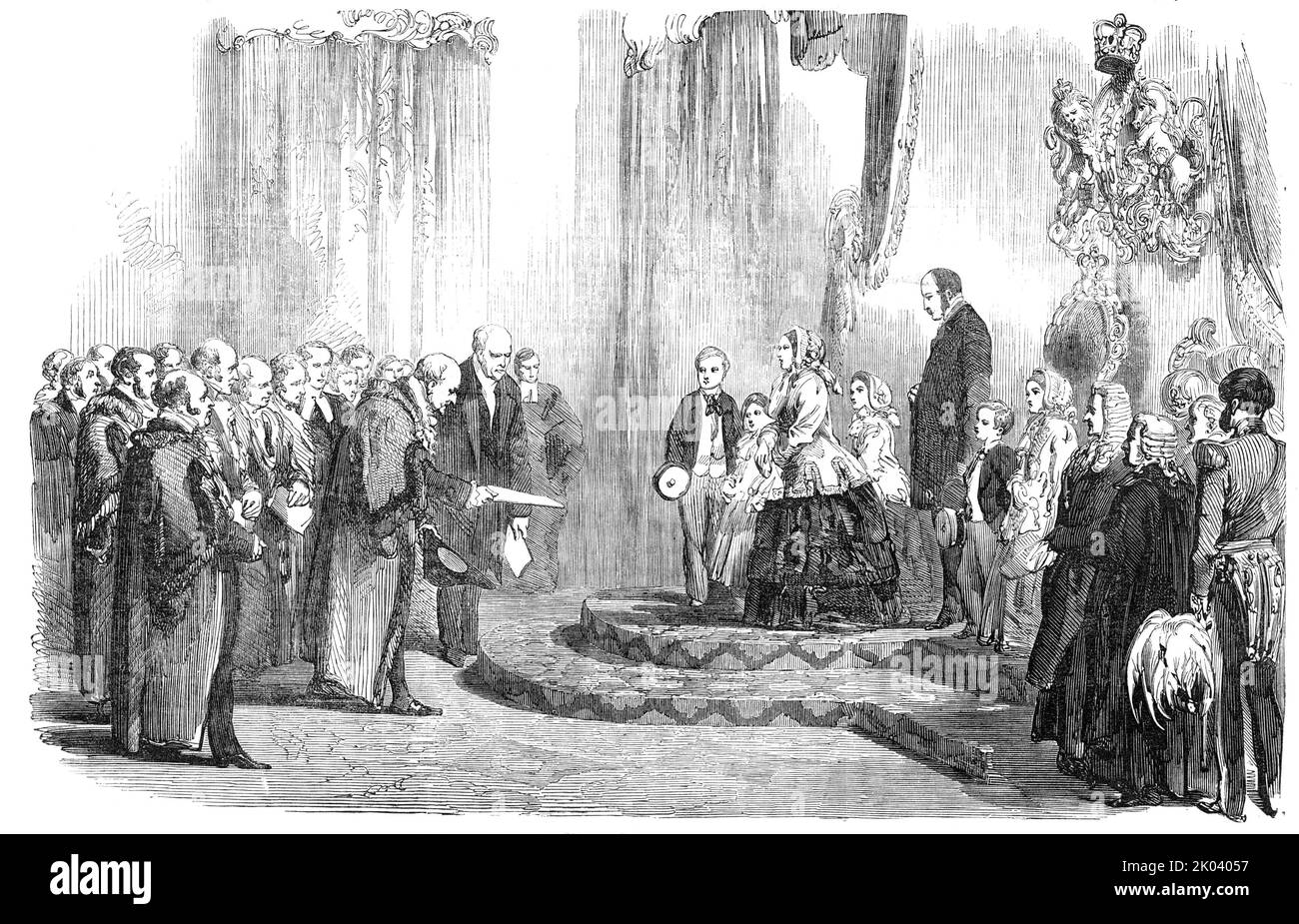 Présentation des adresses à sa Majesté, à l'hôtel Station, Hull, 1854. La reine Victoria visite le Yorkshire. « À l'une des extrémités d'une chambre spacieuse de l'hôtel, aménagée avec soin pour l'occasion, se trouvait un dais surélevé recouvert de pourpre, sur lequel a été placé un trône richement sculpté et doré, flanqué de chaises d'État pour le Prince Consort et le Prince de Galles. Au-dessus du dais était suspendu une marquise, dont la couverture extérieure et les draperies étaient composées de cramoisi, et la doublure intérieure de satin blanc, avec une couronne surmontée... la Reine et la famille royale, avec le comte d'Aberdeen et le Banque D'Images