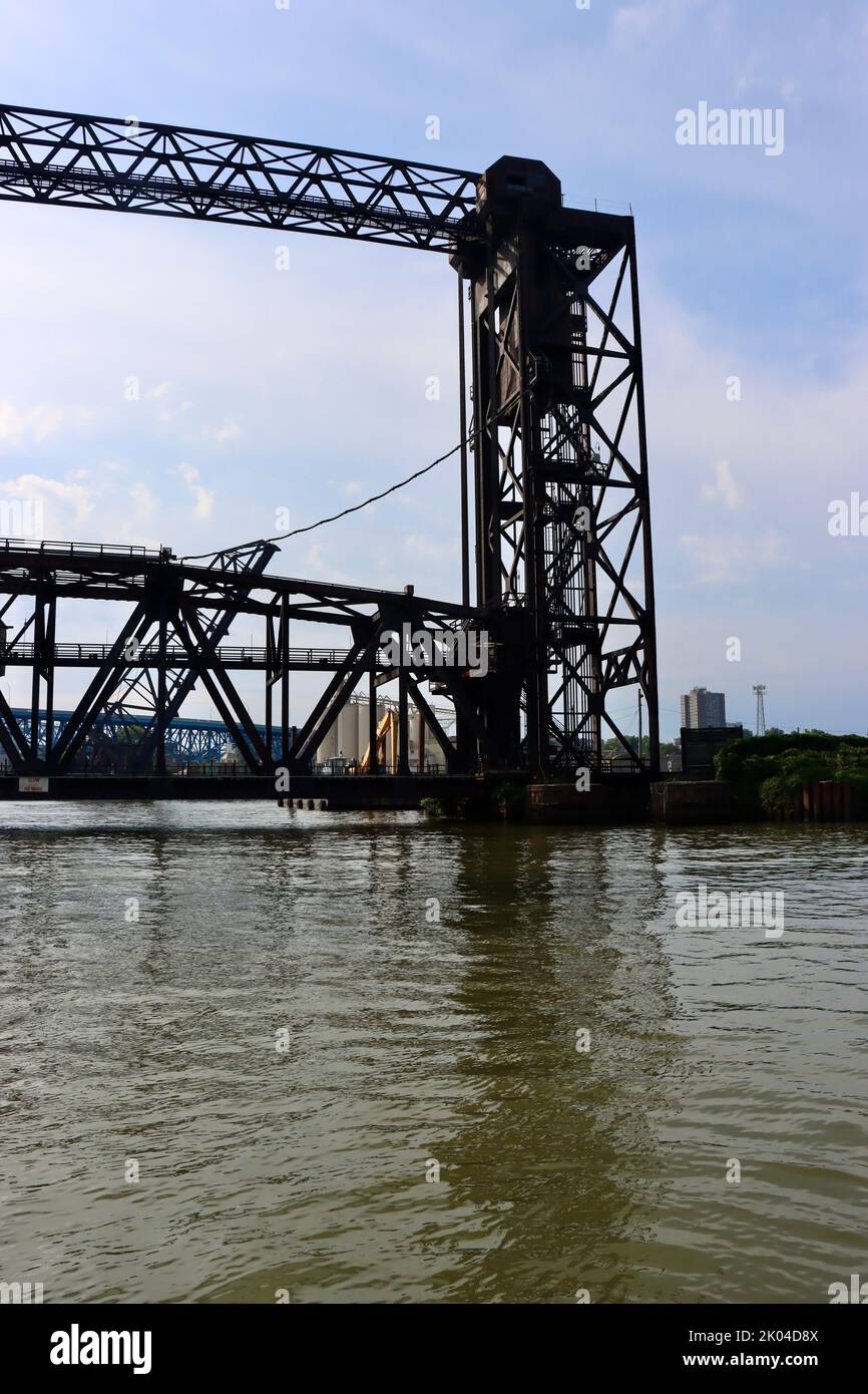Pont de la rivière Cuyahoga ou pont de rideau de fer, pont de chemin de fer au-dessus de la rivière Cuyahoga à Cleveland, Ohio. Un des ponts Clevelands 330. Banque D'Images