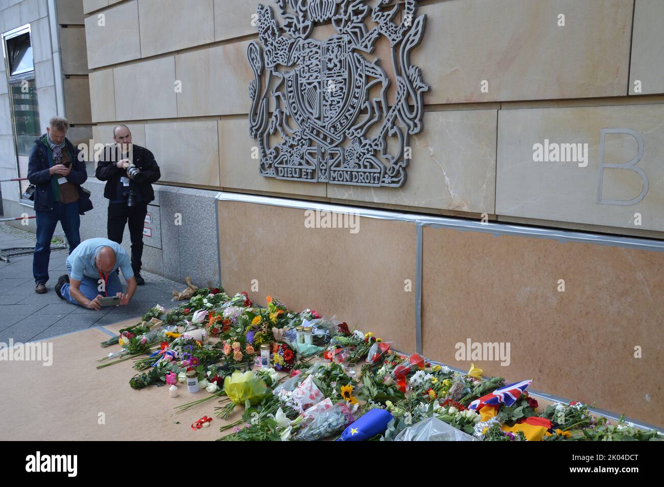 Berlin, Allemagne - 9 septembre 2022 - décès de la reine Elisabet II - Hommages devant l'ambassade britannique à Berlin. (Photo de Markku Rainer Peltonen) Banque D'Images