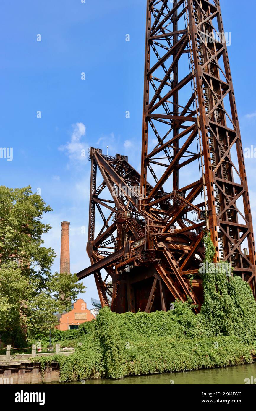 Vieux pont rouillé près de la rivière Cuyahoga à Cleveland, Ohio Banque D'Images