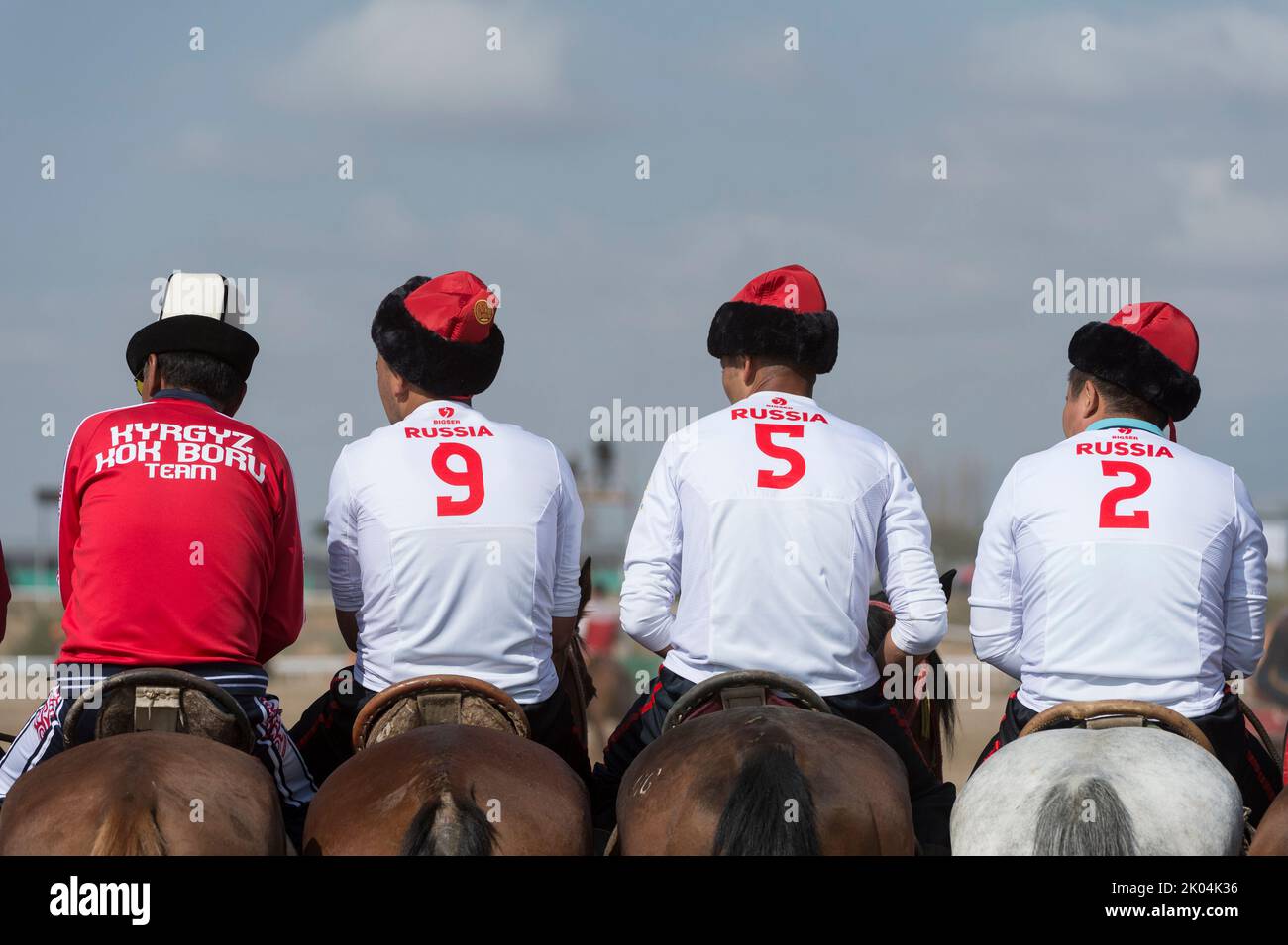 Un jeu traditionnel de Kok Boru pendant les Jeux de Nomad du tiers monde 2018 à Cholpon-ATA, Kirghizistan. Buzkashi est un sport traditionnel d'Asie centrale en wh Banque D'Images