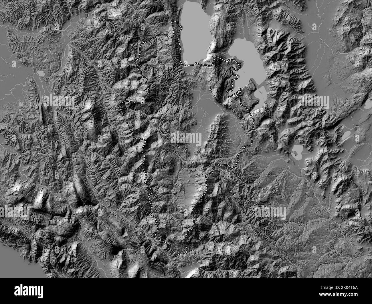 Korce, comté d'Albanie. Carte d'altitude à deux niveaux avec lacs et rivières Banque D'Images