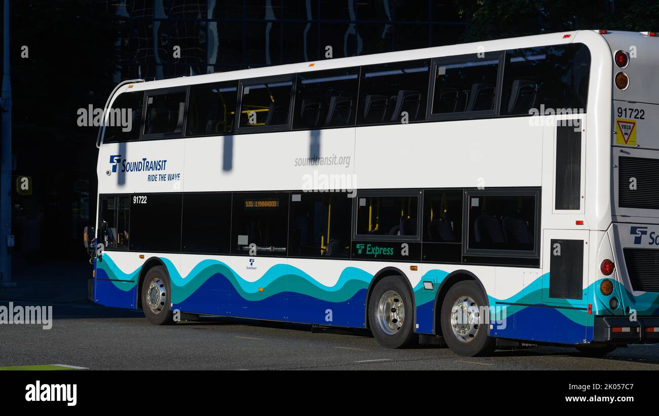 Bellevue, WA, Etats-Unis - 08 septembre 2022 ; bus à impériale Sound Transit sur la rue Bellevue Banque D'Images