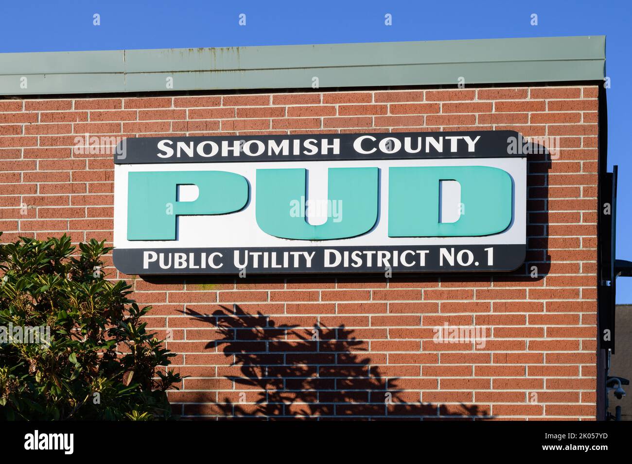 Snohomish, WA, États-Unis - 29 août 2022 ; panneau sur le coin du bâtiment pour le district public de service public du comté de Snohomish n° 1 Banque D'Images