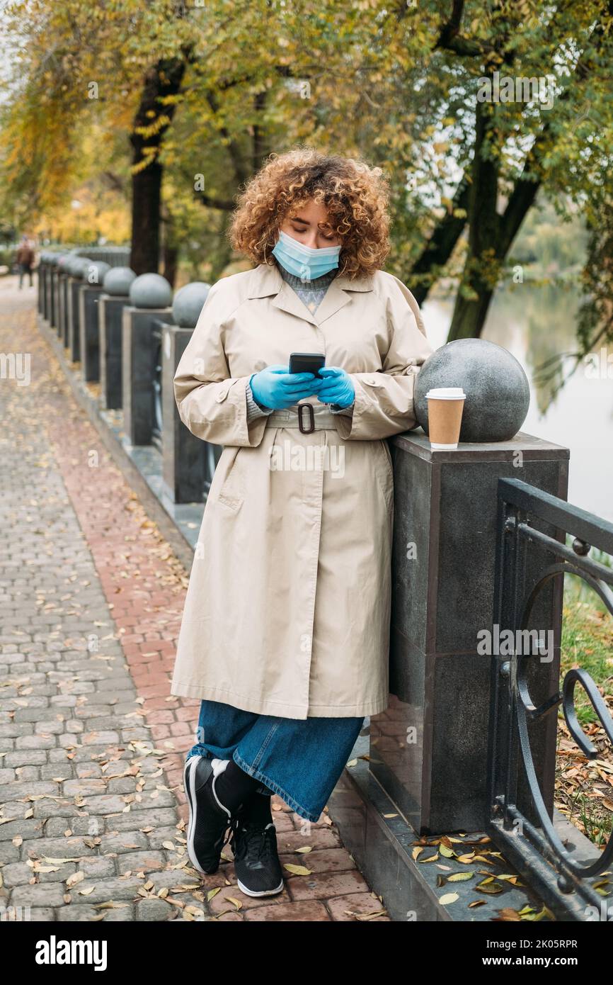 communication numérique verrouiller la vie femme téléphone Banque D'Images