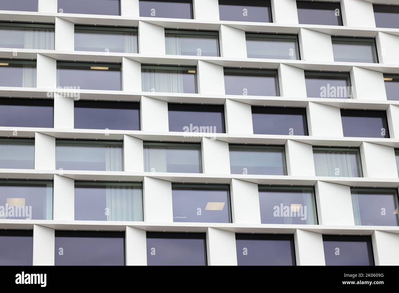 Façade de bâtiment de bureau moderne. Banque D'Images