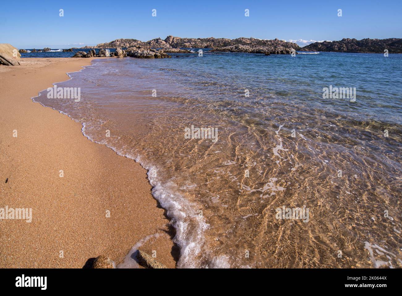 Onda sulla spiaggia rosa Banque D'Images