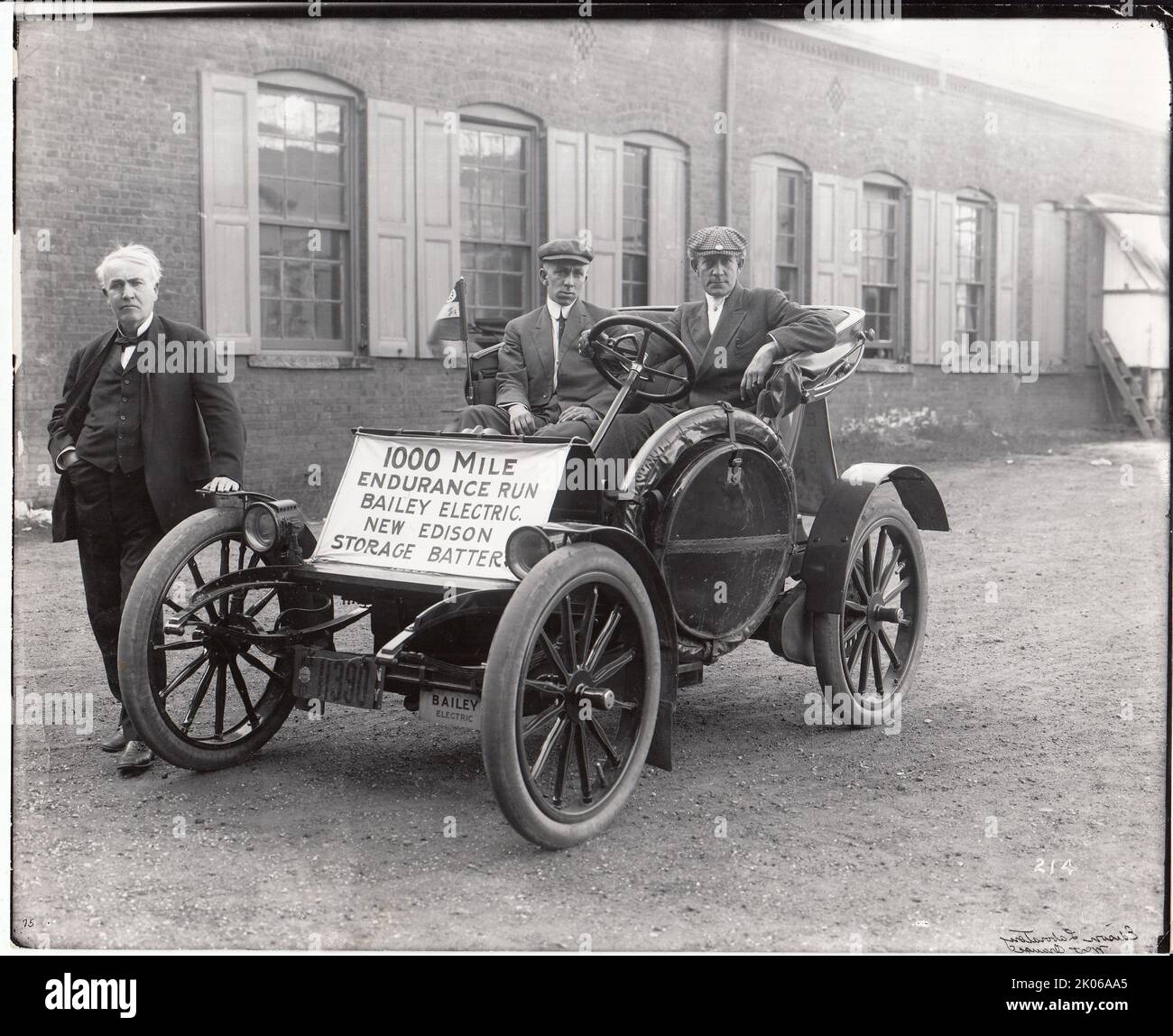 Thomas Edison et le capitaine W. Langdon, pilote de test Bailey Co. Et