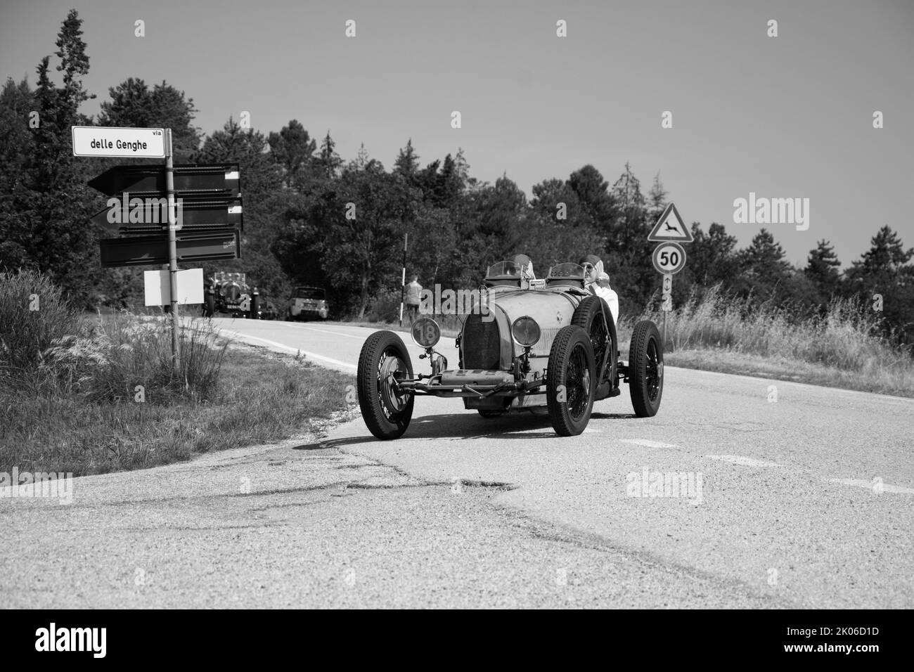 URBINO - ITALIE - 16 - 2022 JUIN : BUGATTI T35 1925 sur une vieille voiture de course en rallye mille Miglia 2022 la célèbre course historique italienne (1927-1957 Banque D'Images