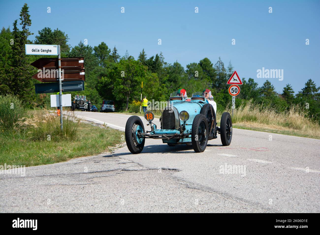URBINO - ITALIE - 16 - 2022 JUIN : BUGATTI T35 1925 sur une vieille voiture de course en rallye mille Miglia 2022 la célèbre course historique italienne (1927-1957 Banque D'Images