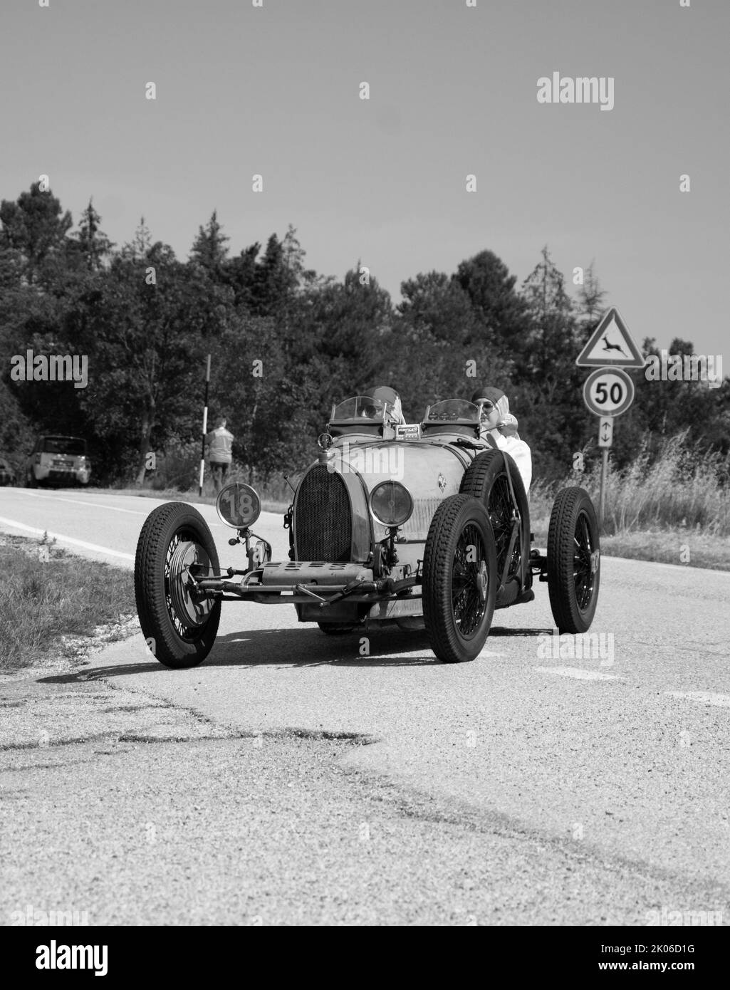 URBINO - ITALIE - 16 - 2022 JUIN : BUGATTI T35 1925 sur une vieille voiture de course en rallye mille Miglia 2022 la célèbre course historique italienne (1927-1957 Banque D'Images