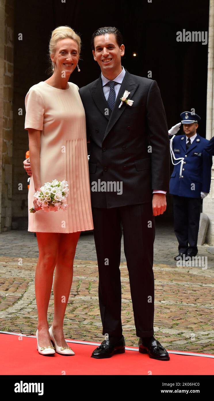 La princesse Maria Laura de Belgique et William Isvy posent alors qu'ils arrivent pour le mariage officiel à l'hôtel de ville de Bruxelles, de la princesse Maria-Laura de Belgique et de William Isvy, le samedi 10 septembre 2022, à Bruxelles. BELGA PHOTO POOL PHILIPPE REYNAERS Banque D'Images