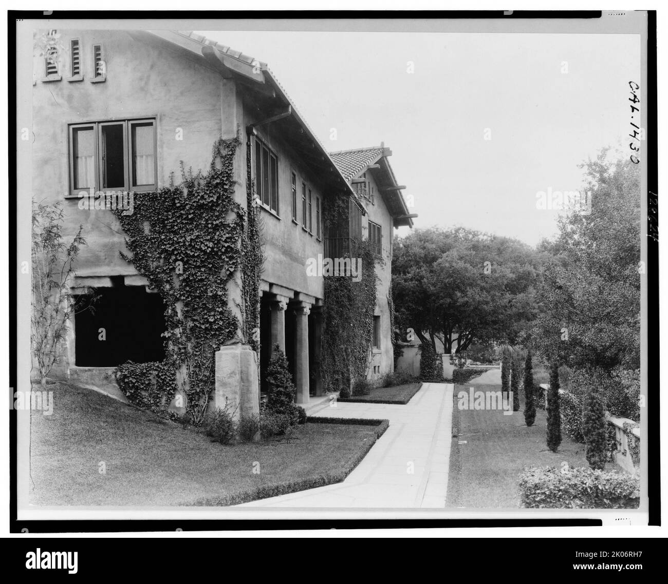 « Il Paradiso », maison de Mme Dudley Peter Allen, 1188 Hillcrest Avenue, Oak Knoll, Pasadena, Californie, 1917. Architecture de maison: Greene & amp; Greene, 1911-1913. Paysage : Greene & amp ; Greene, 1911-1913. [Domicile de la philanthrope Elisabeth indemnités de départ Prentiss]. Banque D'Images
