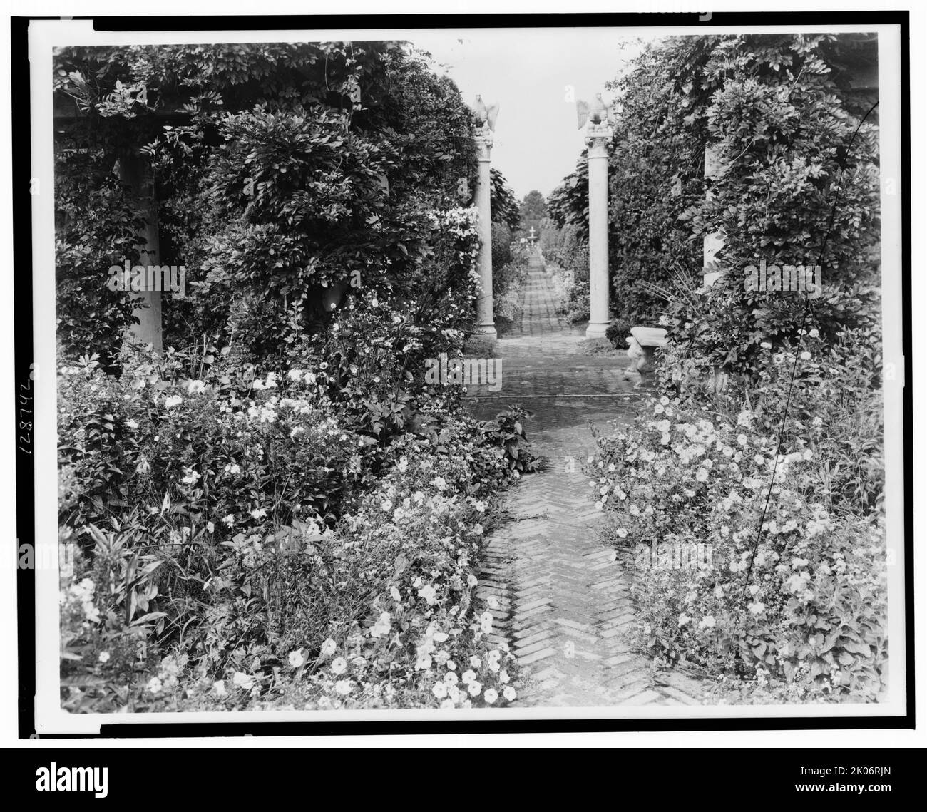 « The Orchard », maison Breese James Lawrence, 151 Hill Street, Southampton, New York, 1912. Architecture de la maison : McKim, Mead & amp ; White, 1898-1907. Paysage : McKim, Mead & amp ; blanc, 1898-1907. Banque D'Images