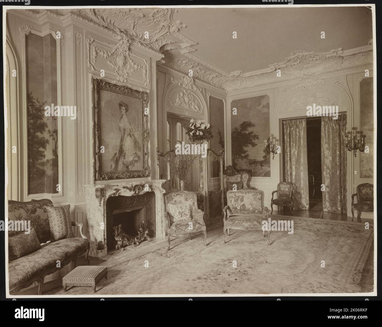 Mary Scott Townsend House, Washington, D.C., c1910. La photographie montre une salle formelle avec foyer décoratif, peintures, et meubles à la maison Townsend, plus tard la maison de Mathilde et B. Sumner Welles, maintenant le Cosmos Club, 2121 Massachusetts Ave., N.W., Washington, D.C. Banque D'Images