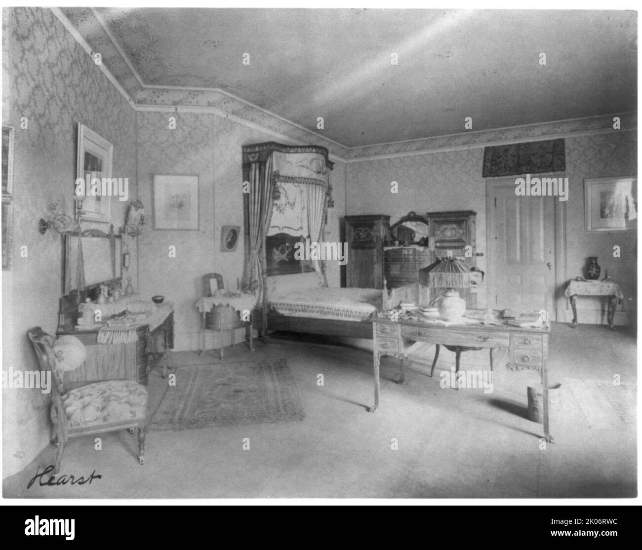 Domicile de Phoebe Apperson Hearst (veuve de George Hearst) au 1400 New Hampshire Ave., NW, Washington, D.C., C1900. Chambre. [Phoebe Hearst, philanthrope, féministe et suffragiste, a fondé le Musée d'anthropologie de l'Université de Californie et a été co-fondateur de la National parent-Teacher Association]. Banque D'Images