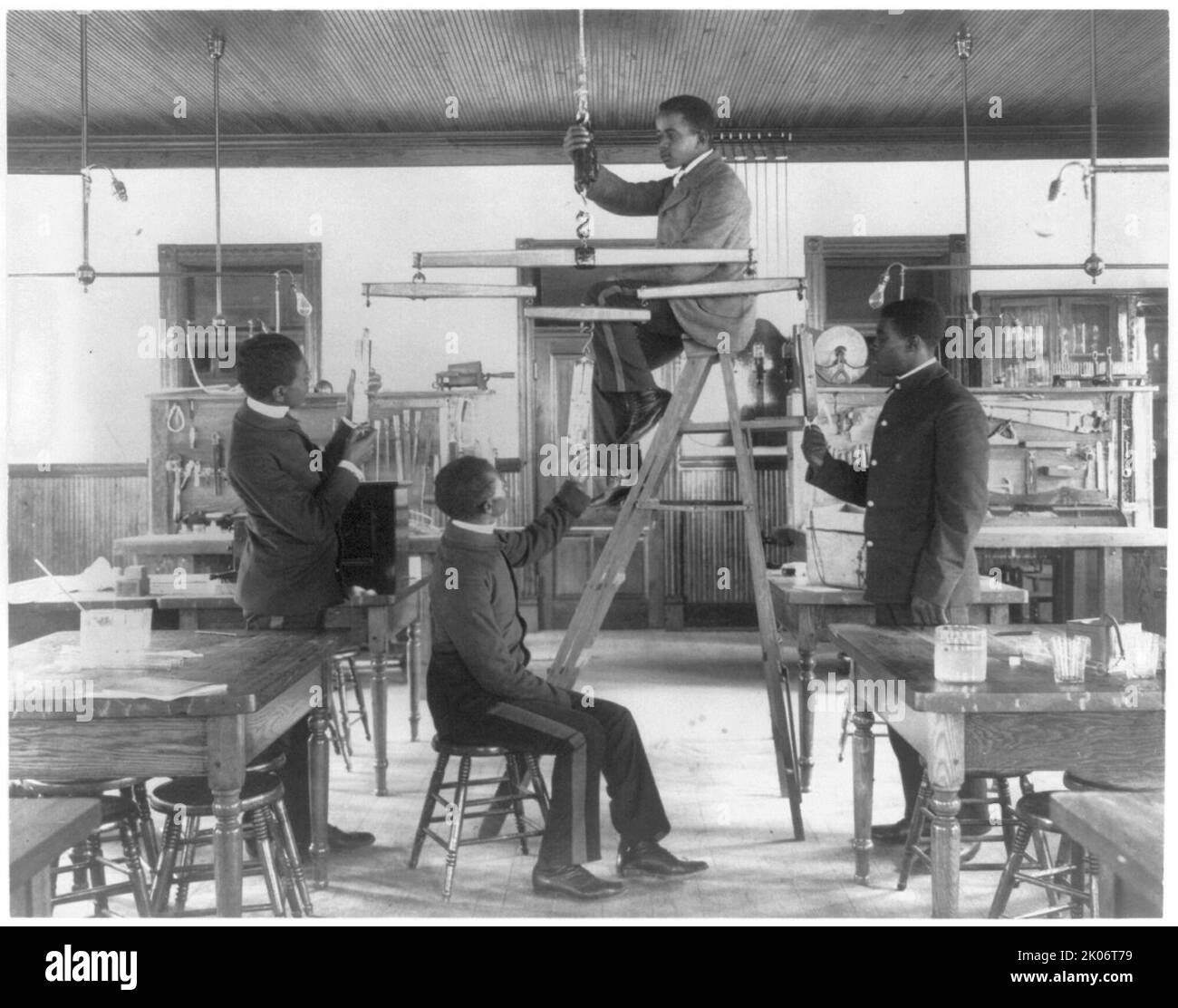 Hampton Institute, Virginie 1899 - Classroom Scenes - testingg projet combiné d'animaux, 1899 ou 1900. Banque D'Images Hampton Institute, Virginie 1899 - Classroom Scenes - testingg projet combiné d'animaux, 1899 ou 1900. Banque D'Images