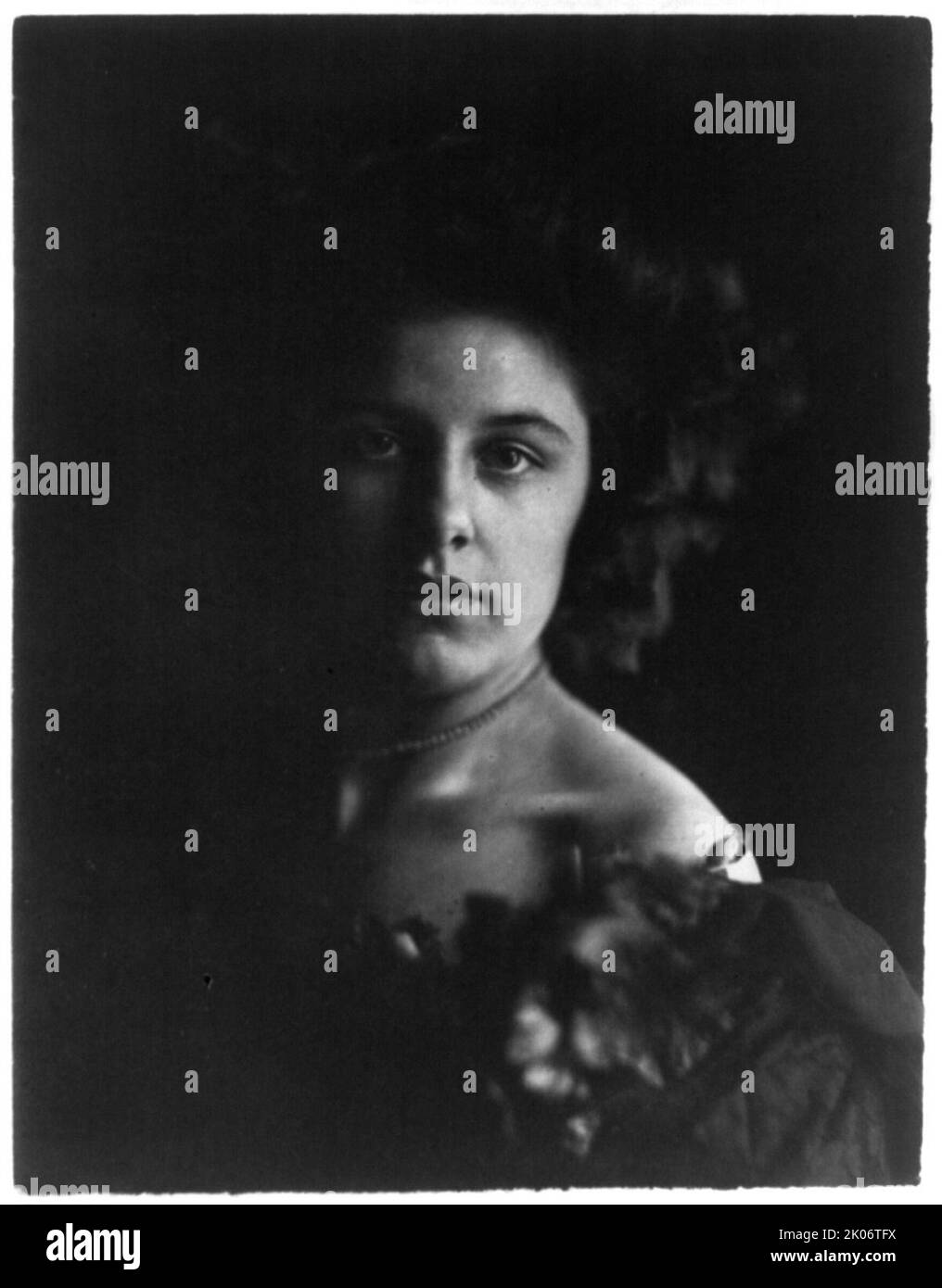 Geraldine Farrar, 1882-1967, entre c1890 et c1910. Portrait de la tête et des épaules, face à l'avant. Banque D'Images