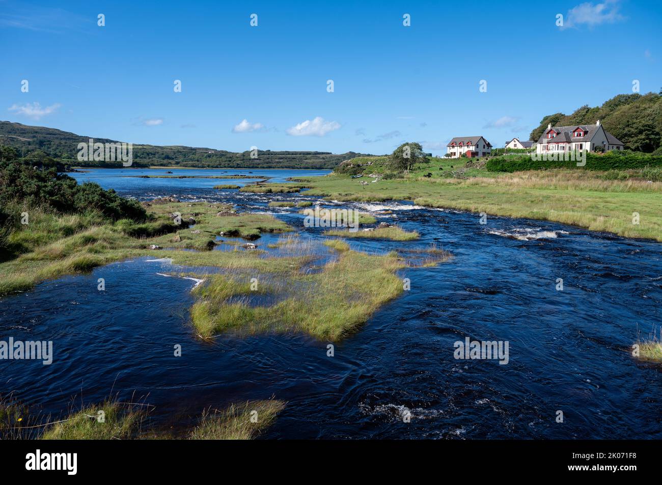 Vue sur un pont dans le village de Dervaig sur l'île de Mull dans les Hébrides intérieures, en Écosse Banque D'Images