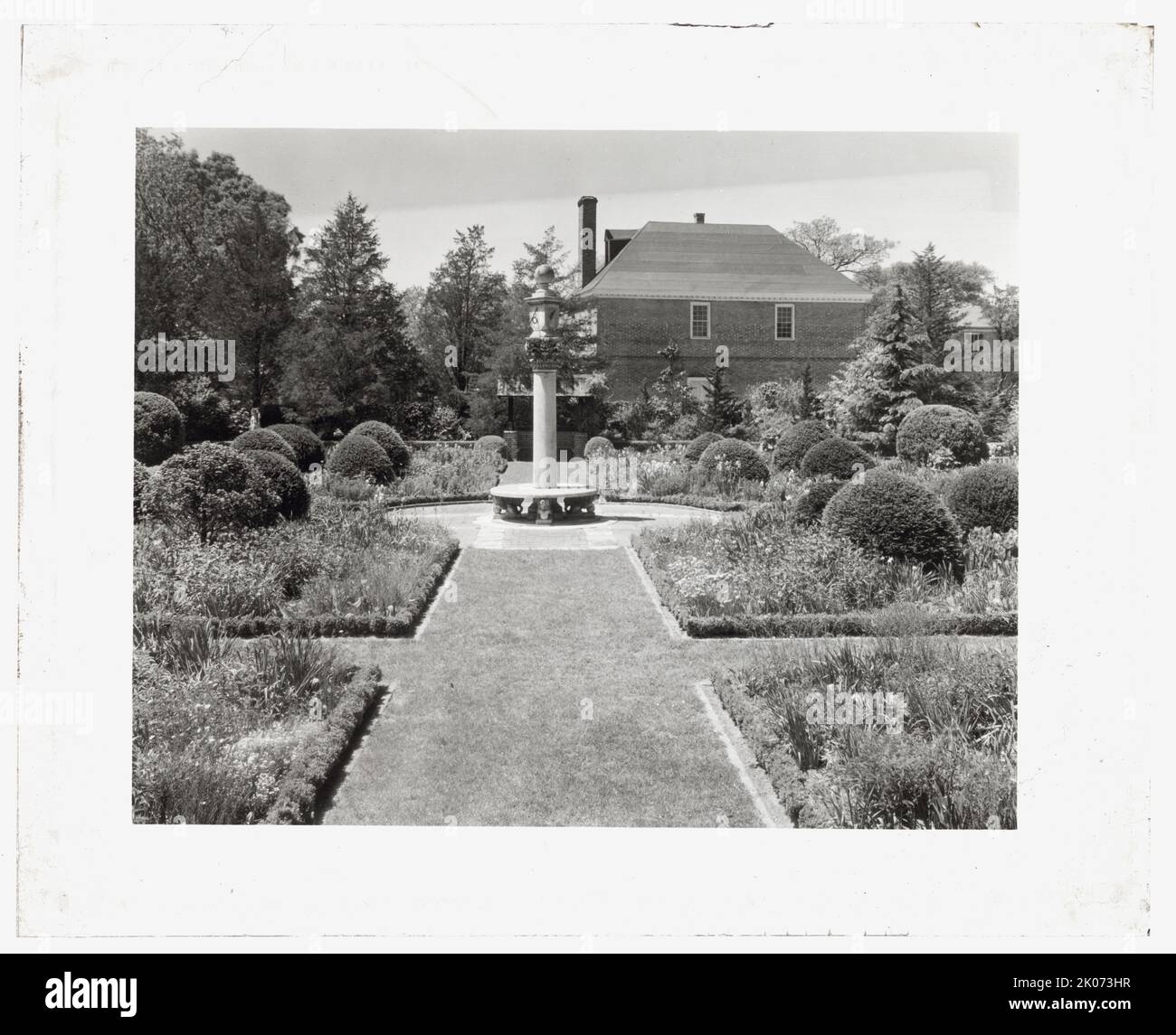 « York Hall », Captain George Preston Blow House, route 1005 et main Street, Yorktown, York County, Virginia, 1929. Architecture de la maison : Griffin & amp; Wynkoop, pour le capitaine George Preston Blow, s'ajoute à la maison en briques du 18th siècle, la maison de Thomas Nelson Jr., 1738-1739, après l'achat par Blow en 1914. Paysage : Charles Freeman Gillette, à partir de 1914. Banque D'Images