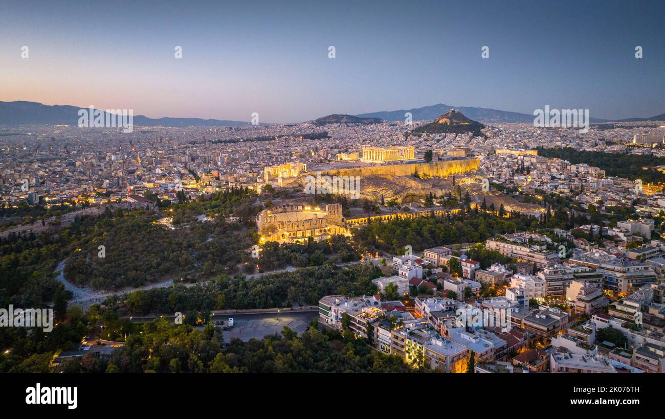 Vue aérienne de l'Acropole d'Athènes, Grèce au crépuscule Banque D'Images