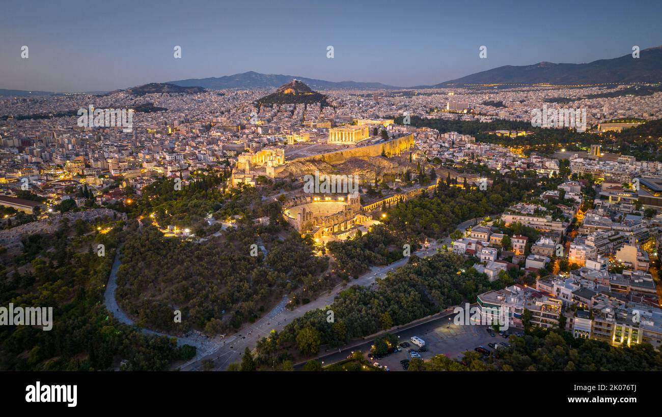 Vue aérienne de l'Acropole d'Athènes, Grèce au crépuscule Banque D'Images