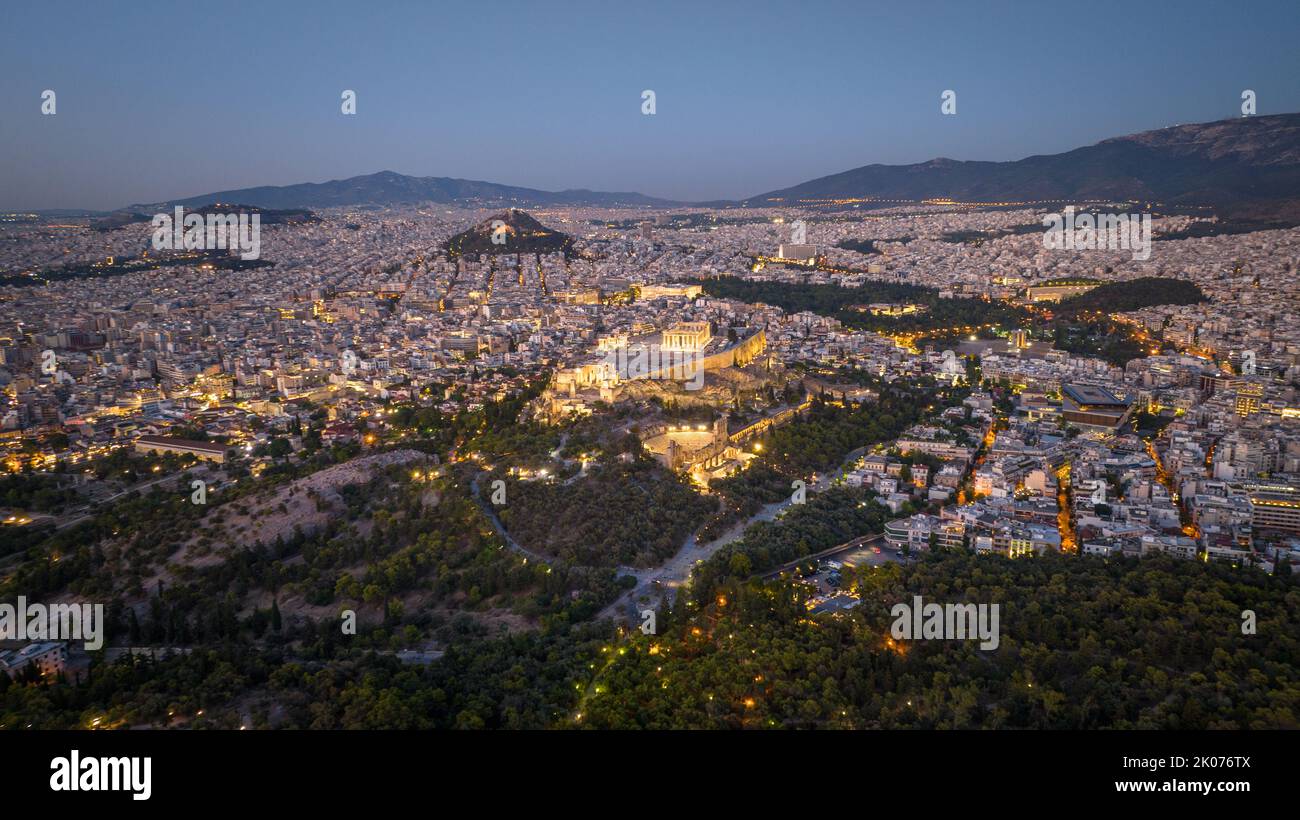 Vue aérienne de l'Acropole d'Athènes, Grèce au crépuscule Banque D'Images