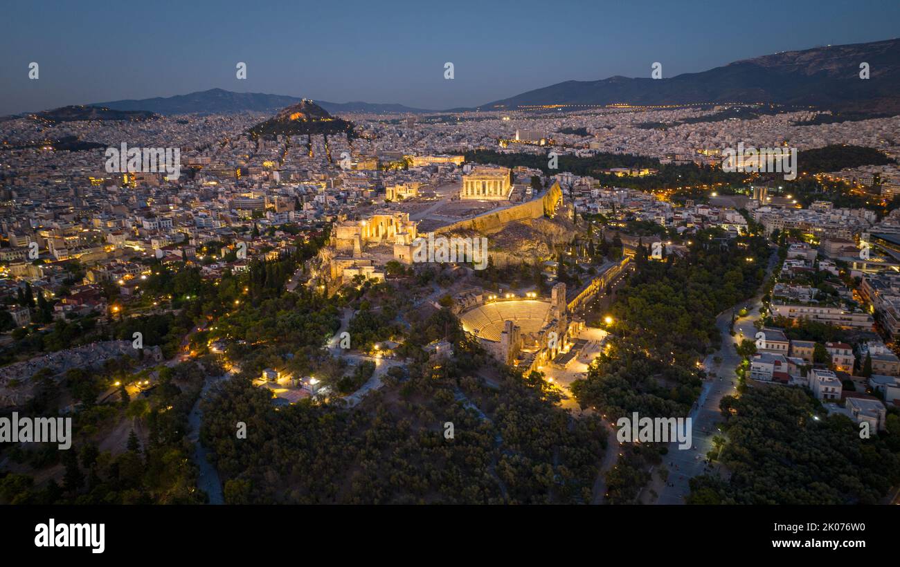 Vue aérienne de l'Acropole d'Athènes, Grèce au crépuscule Banque D'Images