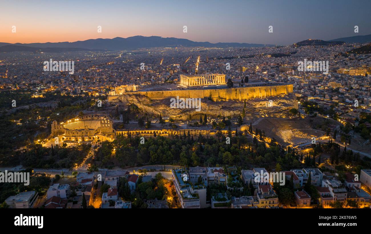 Vue aérienne de l'Acropole d'Athènes, Grèce au crépuscule Banque D'Images