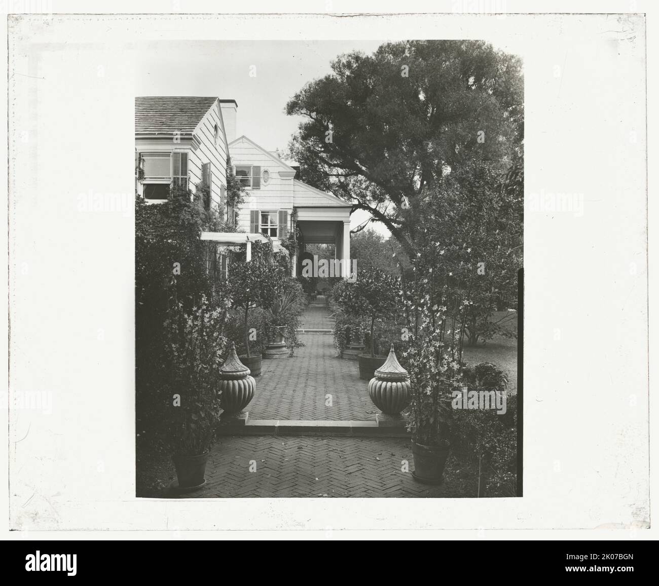 « The Orchard », maison Breese James Lawrence, 151 Hill Street, Southampton, New York, 1912. Architecture de la maison : McKim, Mead & amp ; White, 1898-1907. Paysage : McKim, Mead & amp ; blanc, 1898-1907. Banque D'Images