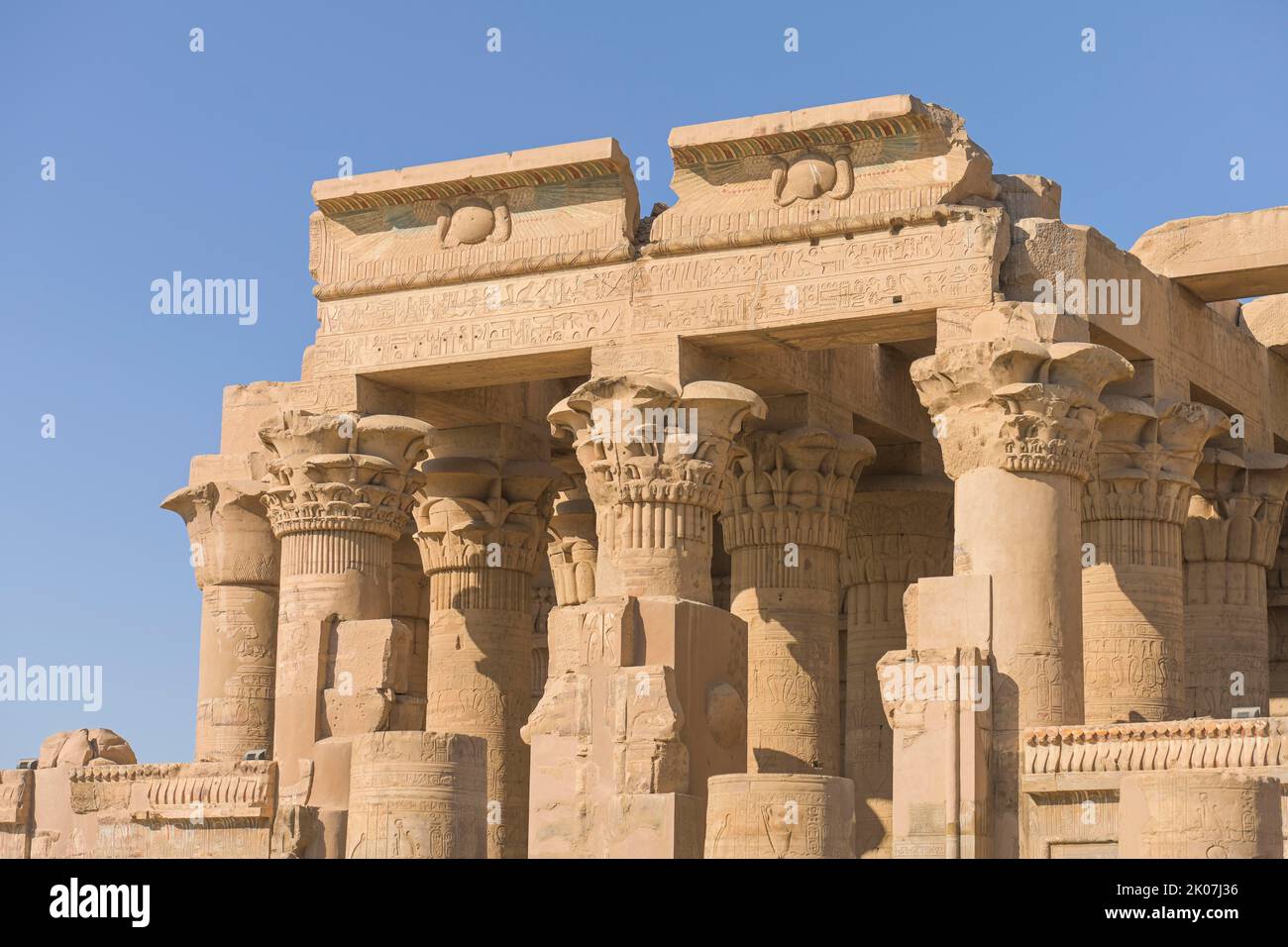 Côté sud, colonnes, entrée principale, temple principal, complexe du temple Kom Ombo, Égypte Banque D'Images