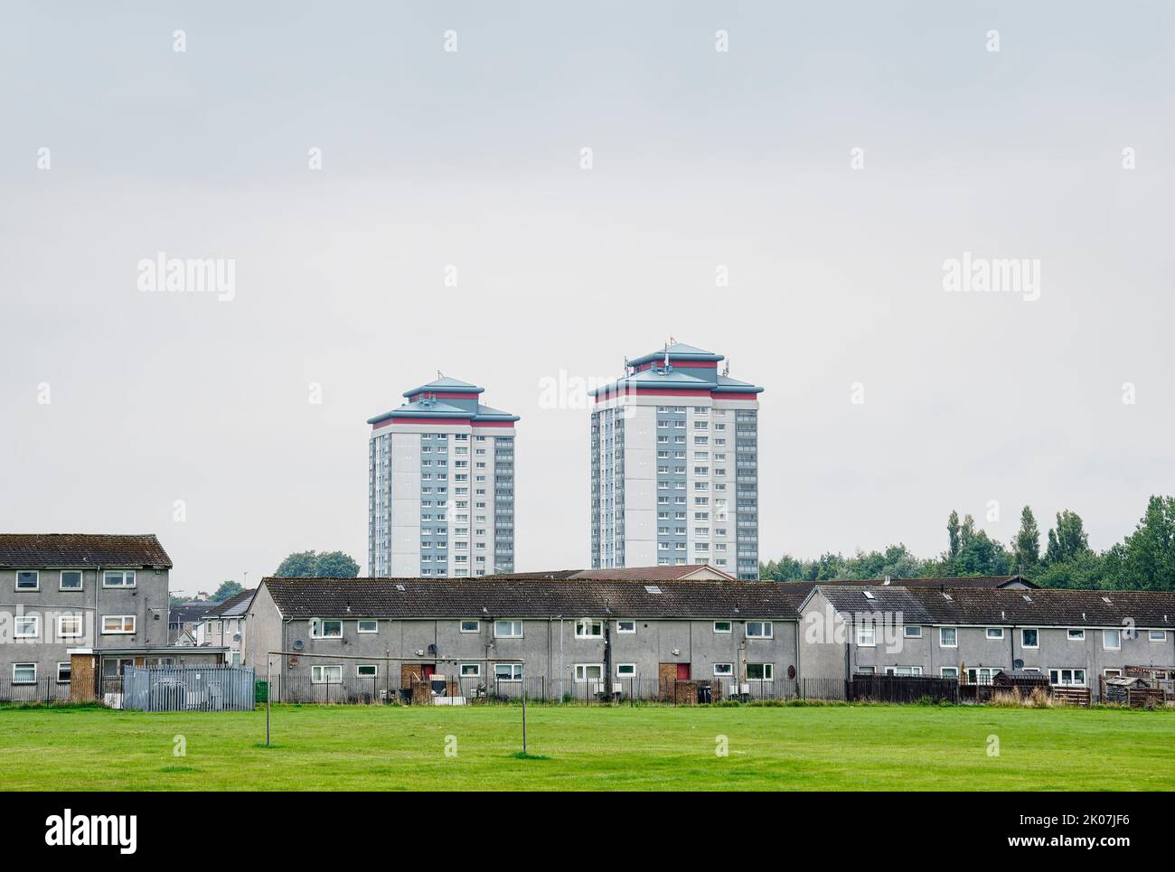 Les appartements du conseil dans des logements pauvres avec de nombreuses questions de protection sociale à Paisley en Écosse Banque D'Images