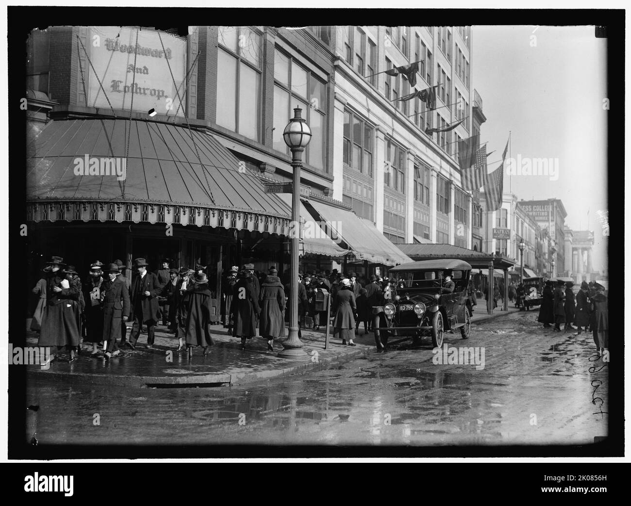 Street Scene, Woodward & amp ; Lothrop, 11th and F Streets, NW, Washington, D.C., entre 1913 et 1918. Banque D'Images