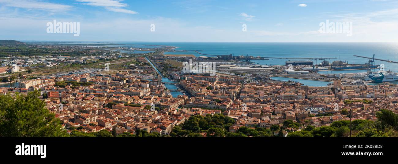 Panorama du bassin de Thau depuis le Mont Saint clair (Sète), dans l'Hérault, Occitanie, France Banque D'Images