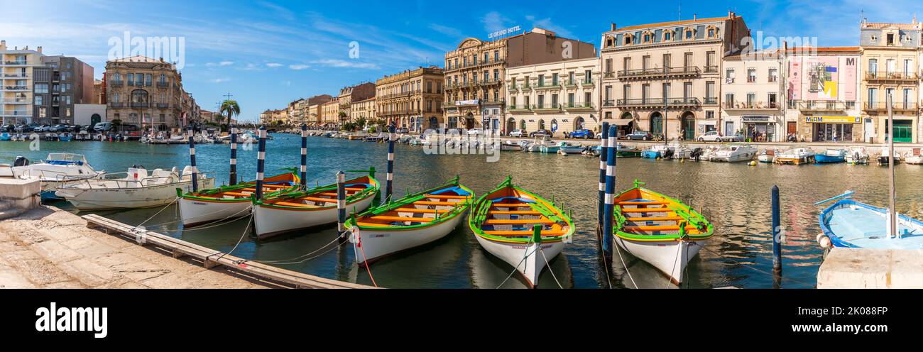 Bateaux typiques de Sète sur le canal royal de Sète, Hérault, Occitanie, France Banque D'Images